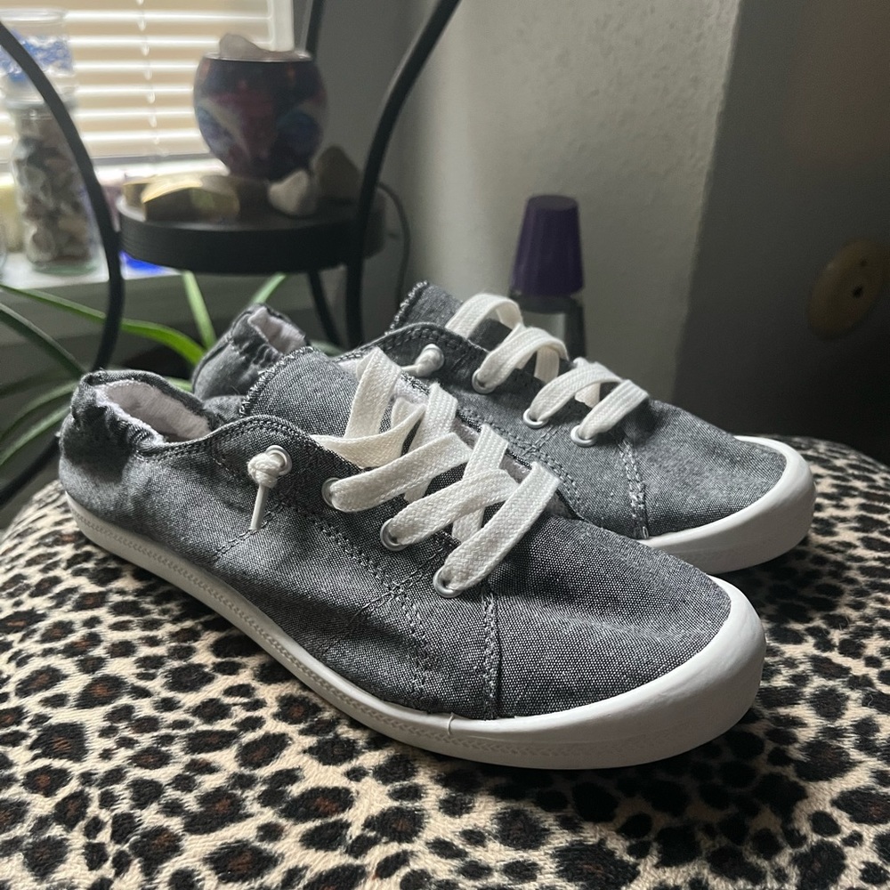Torrid Riley Ruched Sneaker 8WW gray